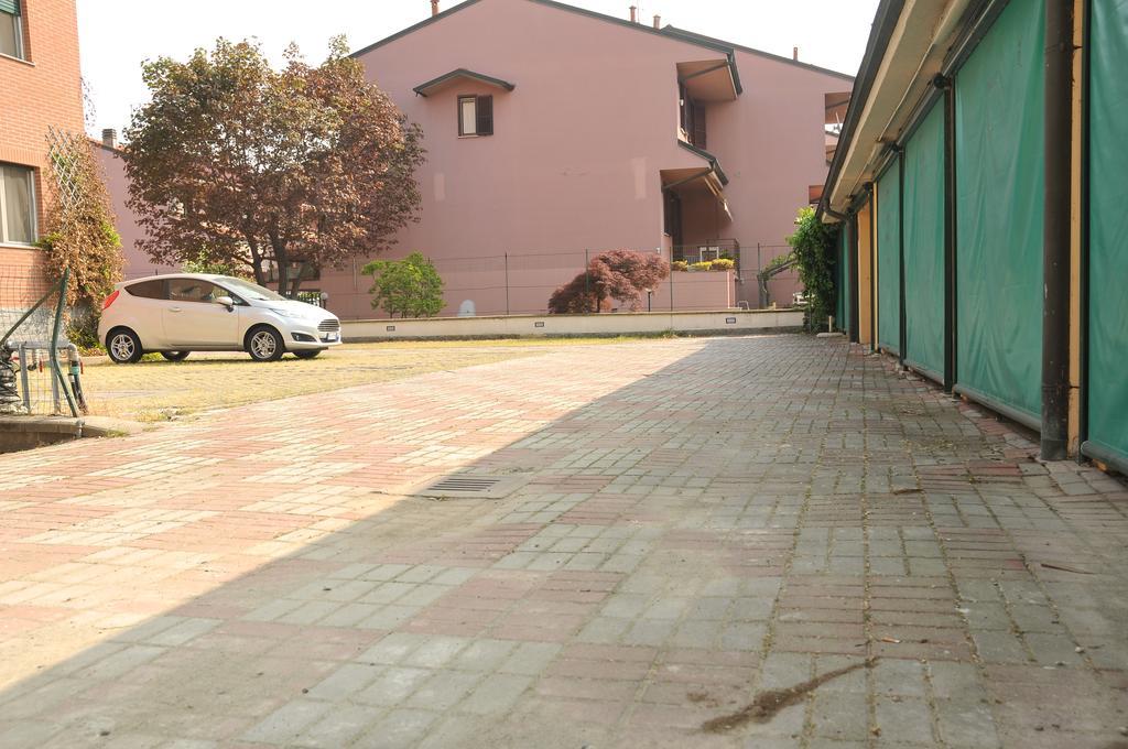 Borromeo Residenze Service S.A.S Peschiera Borromeo Exterior foto
